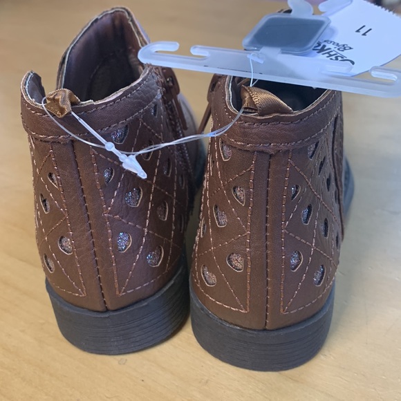 Oshkosh B’gosh, ankle boot style - Picture 3 of 6